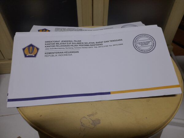 Amplop surat putih kecil